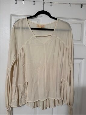 Black Swan Cream V-Neck Long Sleeve Peasant Blouse